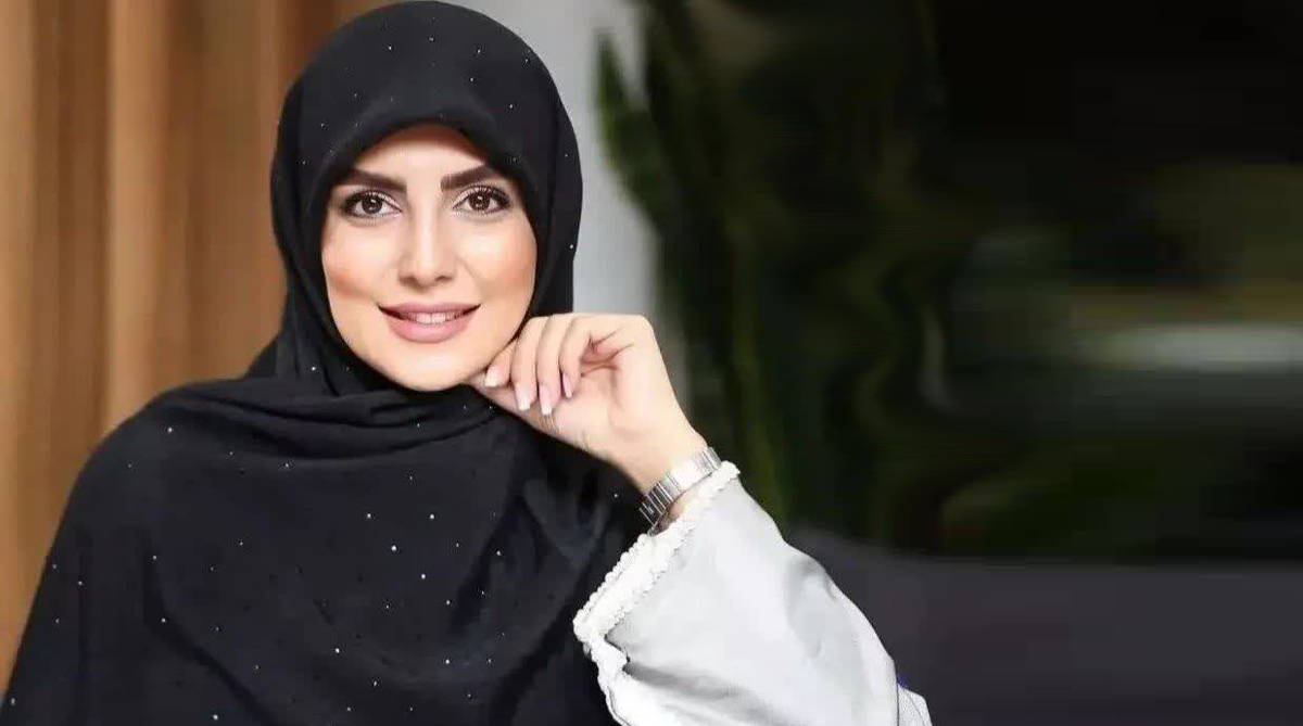 راهنمای کامل خرید شال و روسری | معرفی ترندهای جدید و مدل های خاص روسری نگین دار