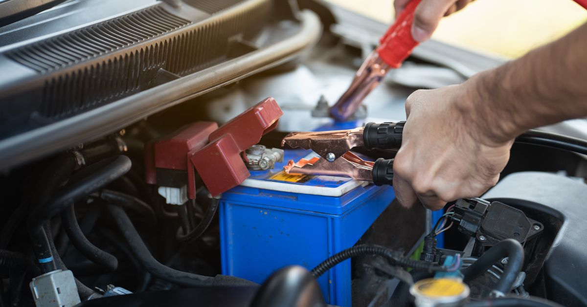 چگونه باتری ماشین را در خانه شارژ کنیم؟ راهنمای جامع و ایمن