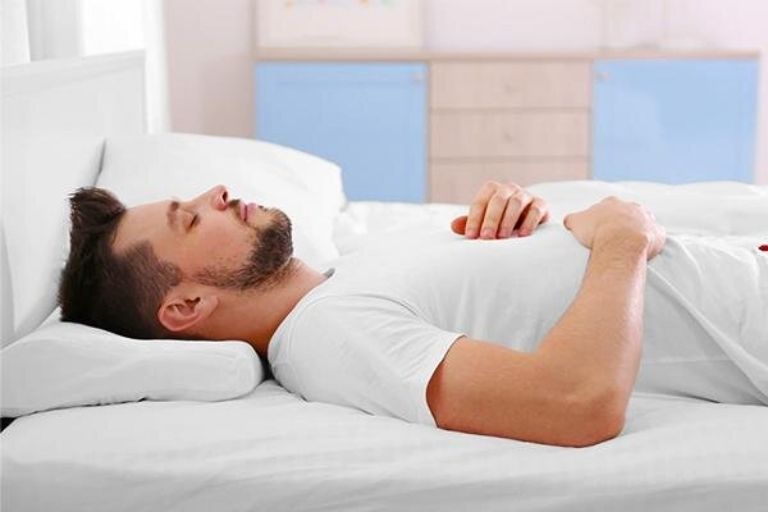 وضعیت‌های مناسب خوابیدن بعد از عمل دیسک کمر