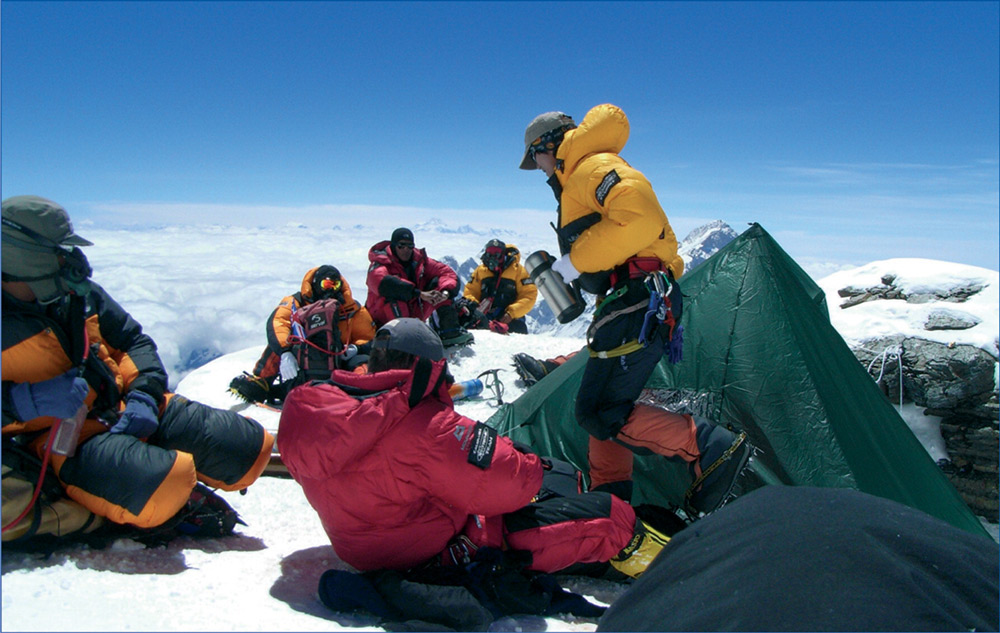 کوهنوردی چرا انتخاب کاپشن مناسب برای کوهنوردان حرفهای حیاتی است؟